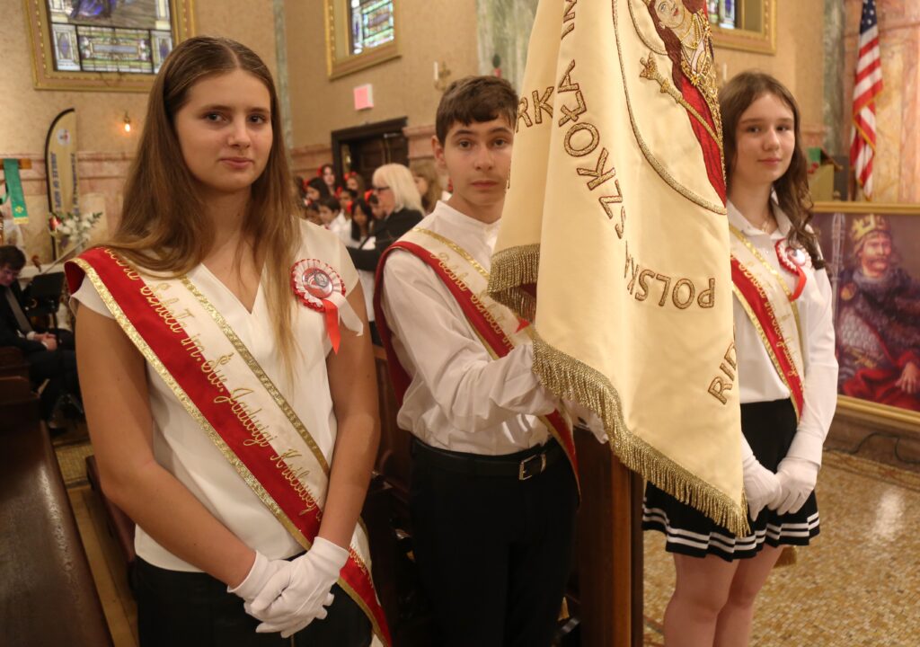 Polonijne szkoły wystawiły poczty sztandarowe / Foto: WOJTEK MAŚLANKA/NOWY DZIENNIK