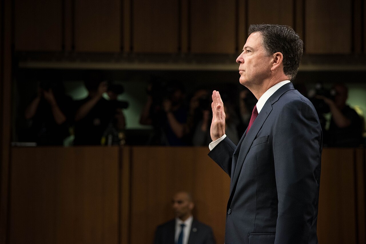 Były dyrektor FBI James Comey z trzecim zestawem zarzutów