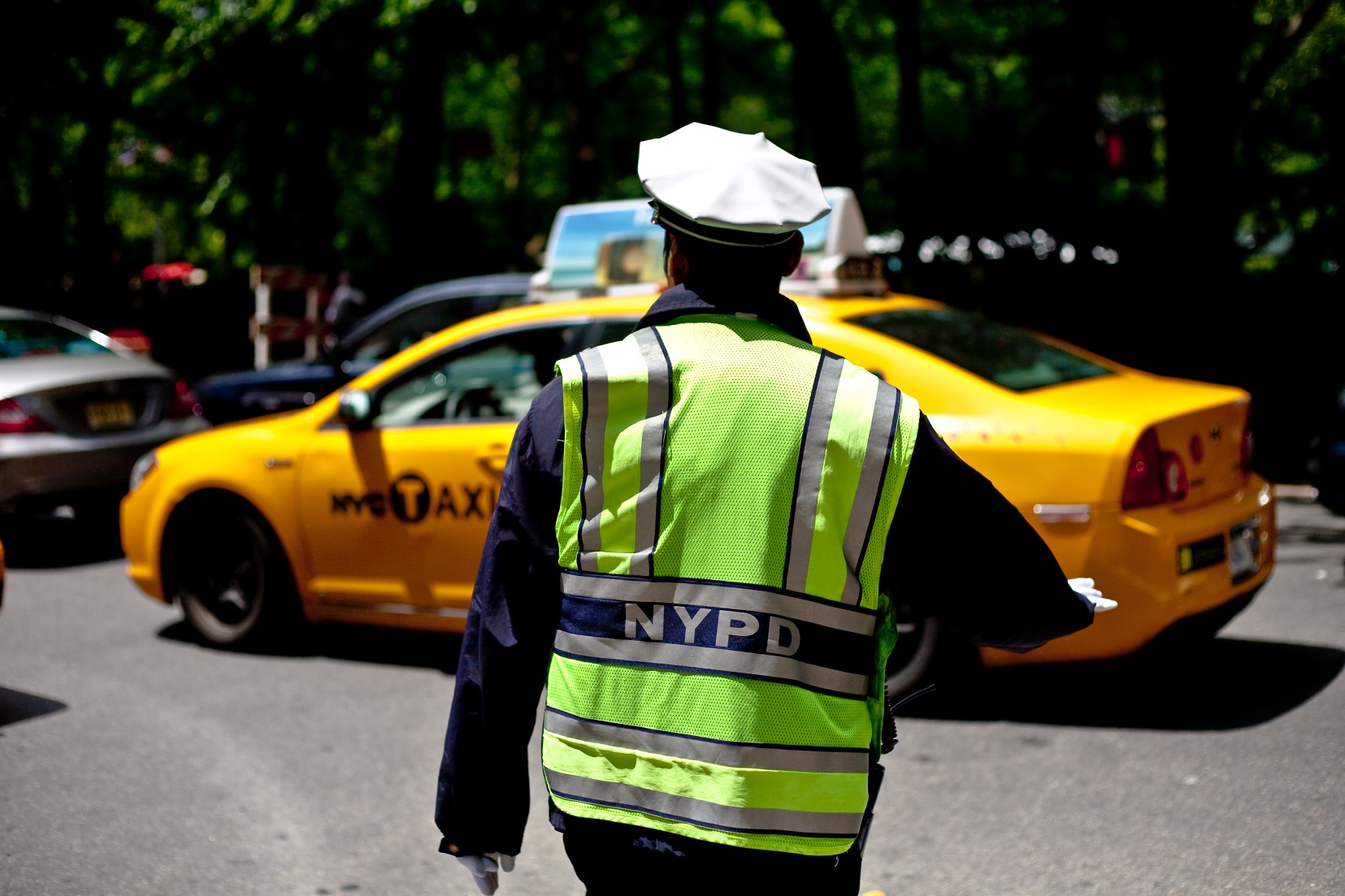 Po dekadzie od śmiertelnej strzelaniny rodzina walczy o zwolnienie funkcjonariusza NYPD