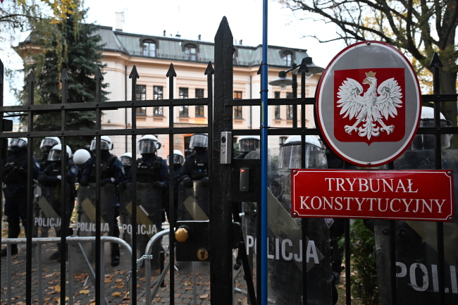 W sieci dominuje przekaz prawicy o sytuacji związanej z Trybunałem Konstytucyjnym