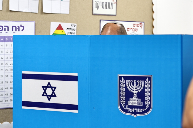 W Izraelu realizowane są wybory parlamentarne. Dziesiątki tysięcy ludzi wracają z zagranicy